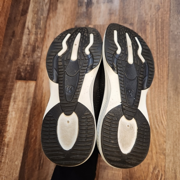 La Sheelah Black and White Knit Sneakers - Picture 5 of 7